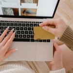 Bielizna z internetu bez ryzyka: kiedy zwrot jest możliwy i jak zrobić to skutecznie