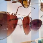 Słoneczny look bez kompromisów: które okulary naprawdę pasują do Twojego kształtu twarzy?