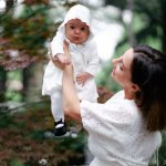 Letnia elegancja na chrzciny: lekkie i szykowne stylizacje dla niej i dla niego