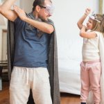 Magia wyobraźni w czterech kątach: 33 pomysły na zabawę bez zabawek
