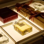 Prezent, który pachnie perfekcją: przewodnik po wyborze idealnych perfum
