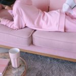 Elegancja na luzie: stylowe dresy do noszenia w domu