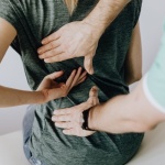 Plecy w ciąży bez bólu: 9 bezpiecznych nawyków, które naprawdę działają