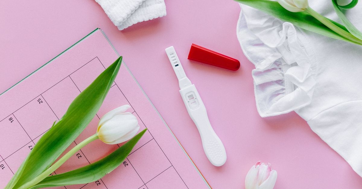 Spokojnie: plamienie implantacyjne czy miesiączka? Jak to odróżnić i kiedy zrobić test