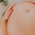 Rozkwitaj z brzuszkiem: nawilżenie rosnącego brzucha krok po kroku