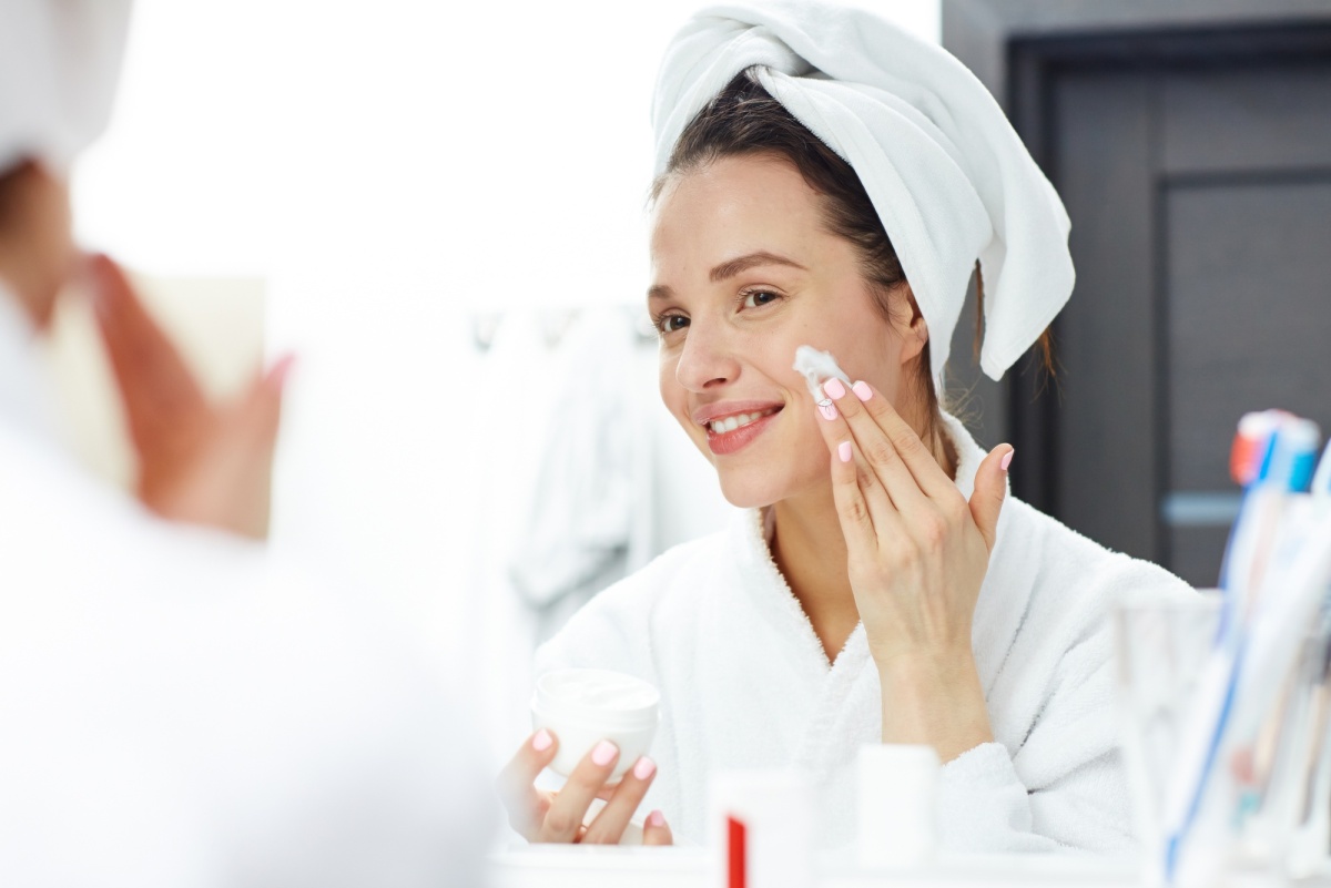 Jak działa serum nawilżające i dlaczego warto włączyć je do codziennej pielęgnacji?