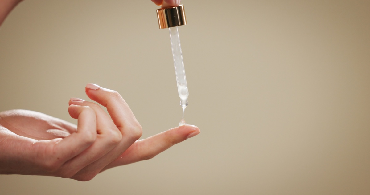 Retinol i witamina C w codziennej rutynie - jak bezpiecznie łączyć te składniki aktywne?