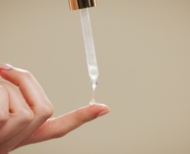 Retinol i witamina C w codziennej rutynie - jak bezpiecznie łączyć te składniki aktywne?